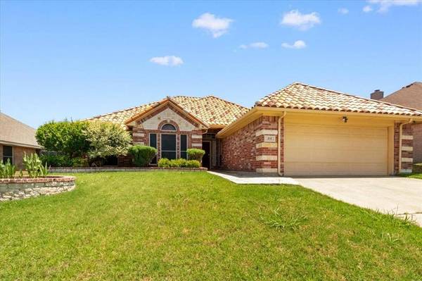 810 W Lonesome Dove Trail, Arlington, TX 76001
