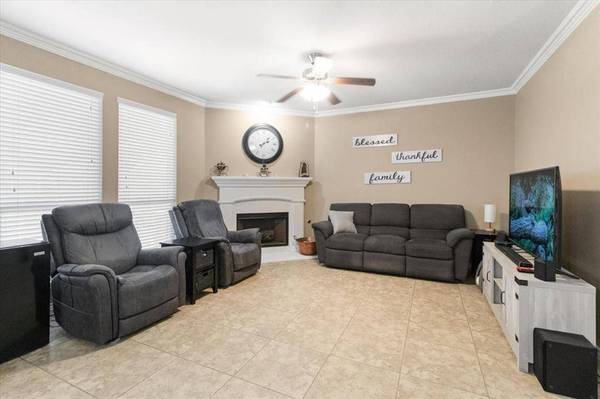 1407 Deer Hollow Drive, Arlington, TX 76002