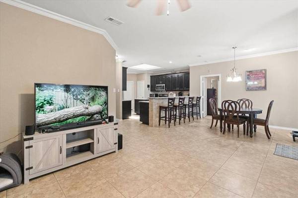 1407 Deer Hollow Drive, Arlington, TX 76002