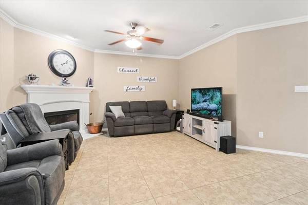 1407 Deer Hollow Drive, Arlington, TX 76002