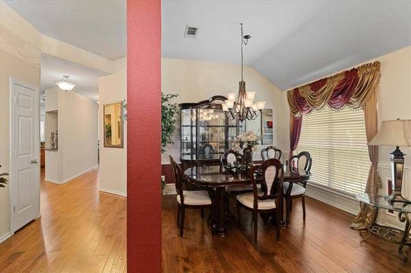 6321 Cobblestone Lane, Arlington, TX 76001