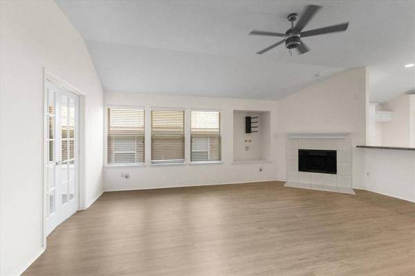 312 Goldeneye Lane, Fort Worth, TX 76120