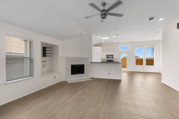 312 Goldeneye Lane, Fort Worth, TX 76120