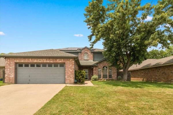 2826 Garden Oaks Place, Grand Prairie, TX 75052