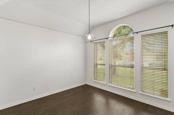 2826 Garden Oaks Place, Grand Prairie, TX 75052