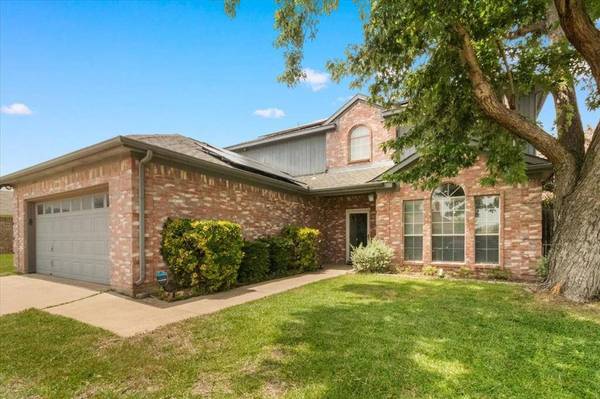 2826 Garden Oaks Place, Grand Prairie, TX 75052
