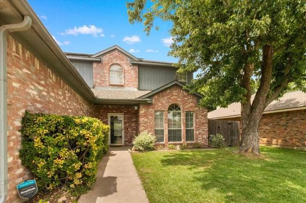 2826 Garden Oaks Place, Grand Prairie, TX 75052