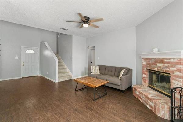 2826 Garden Oaks Place, Grand Prairie, TX 75052