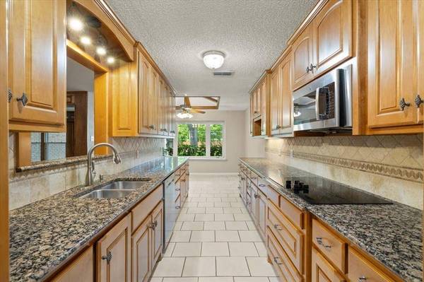 1705 Wellington Court, Arlington, TX 76013