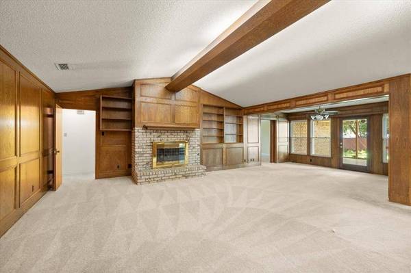 1705 Wellington Court, Arlington, TX 76013