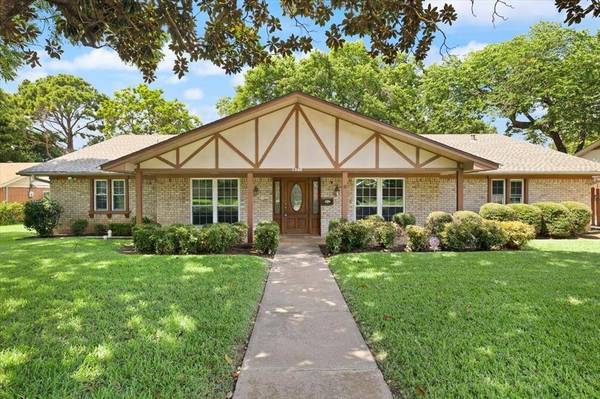 1705 Wellington Court, Arlington, TX 76013