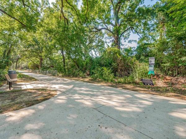 712 Gunnison Court, Arlington, TX 76006