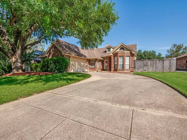 712 Gunnison Court, Arlington, TX 76006