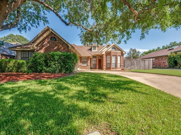 712 Gunnison Court, Arlington, TX 76006