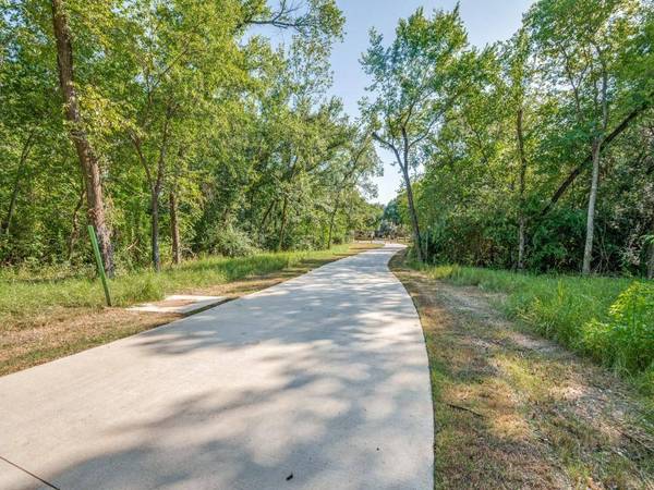 712 Gunnison Court, Arlington, TX 76006