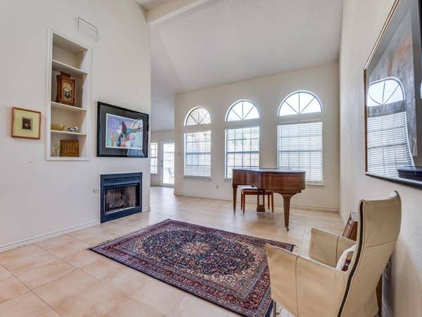 712 Gunnison Court, Arlington, TX 76006