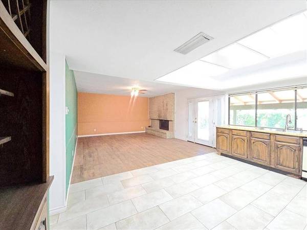 2623 Crestmoor Court, Arlington, TX 76016