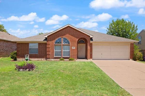 1704 Cancun Drive, Mansfield, TX 76063