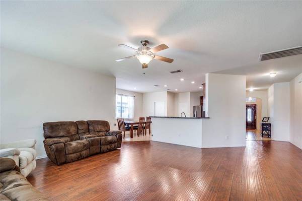 7401 Sunray Drive, Fort Worth, TX 76120