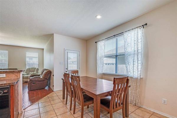 7401 Sunray Drive, Fort Worth, TX 76120