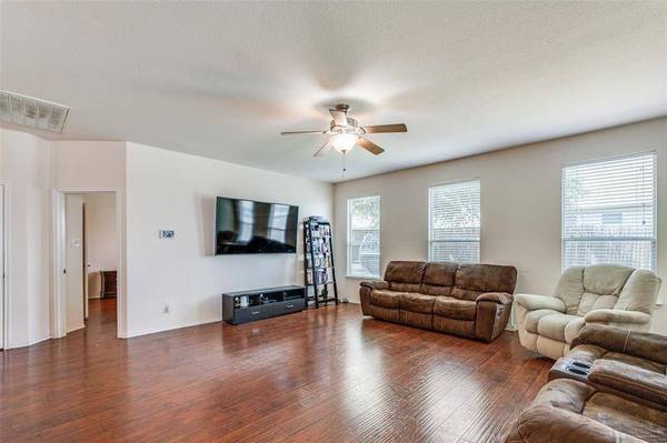 7401 Sunray Drive, Fort Worth, TX 76120