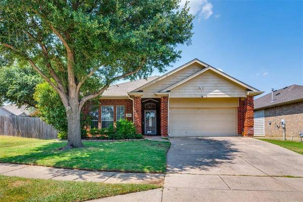 7401 Sunray Drive, Fort Worth, TX 76120