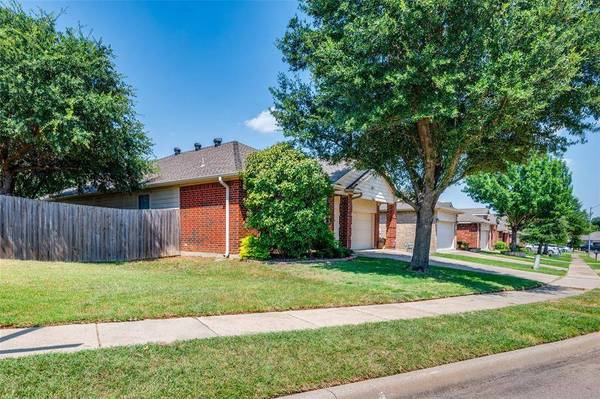 7401 Sunray Drive, Fort Worth, TX 76120