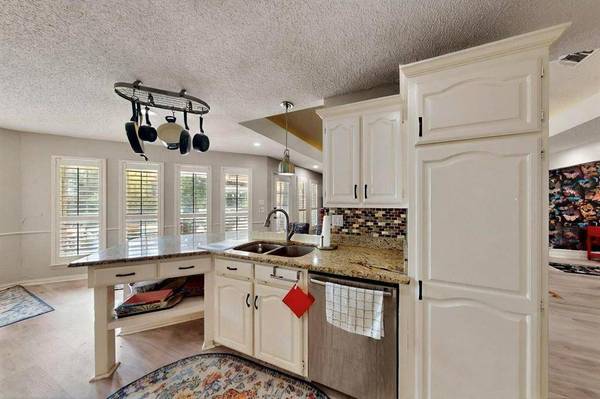 3421 Woodside Drive, Arlington, TX 76016