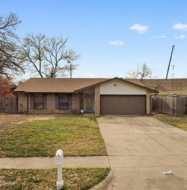 3604 Fort Hunt Drive, Arlington, TX 76016