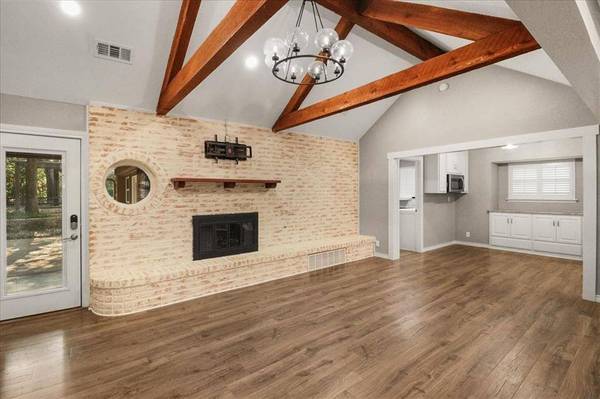 1711 Parkcrest Terrace, Arlington, TX 76012