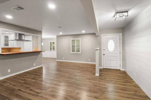 1711 Parkcrest Terrace, Arlington, TX 76012