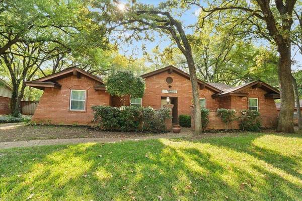 1711 Parkcrest Terrace, Arlington, TX 76012