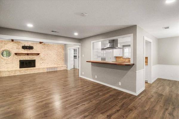 1711 Parkcrest Terrace, Arlington, TX 76012