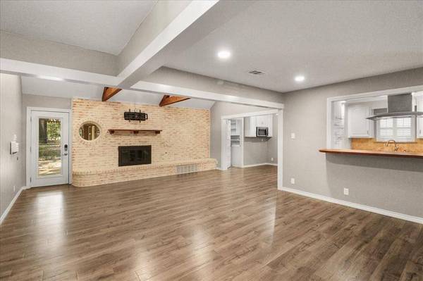 1711 Parkcrest Terrace, Arlington, TX 76012