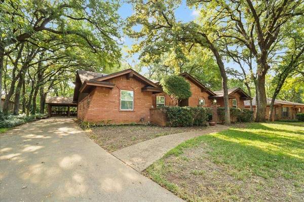 1711 Parkcrest Terrace, Arlington, TX 76012