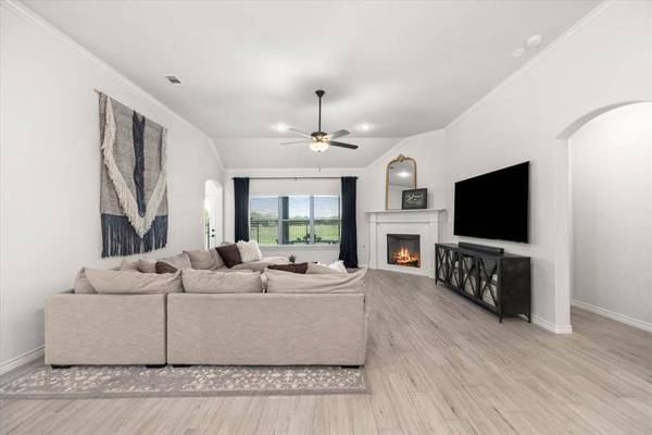 6909 Clayton Nicholas Court, Arlington, TX 76001