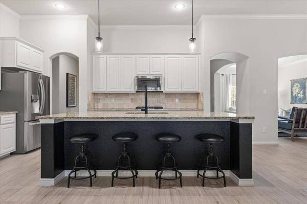 6909 Clayton Nicholas Court, Arlington, TX 76001