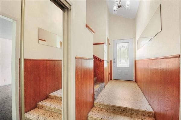 2803 Oak Cliff Lane, Arlington, TX 76012