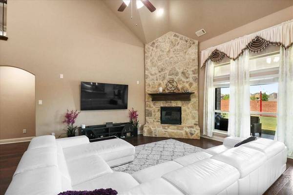 5225 Edgebrook Way, Fort Worth, TX 76244