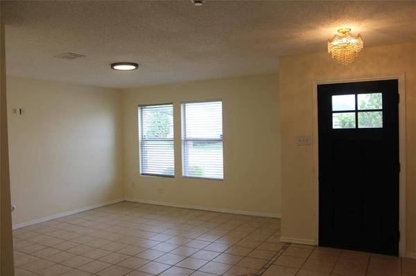 630 Bluechalk Drive, Cedar Hill, TX 75104