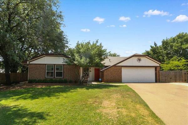 2206 Sexton Drive, Arlington, TX 76015