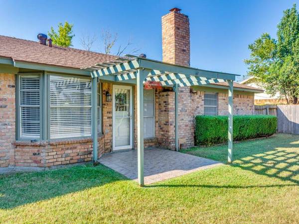 545 Chambers Creek Drive, Everman, TX 76140