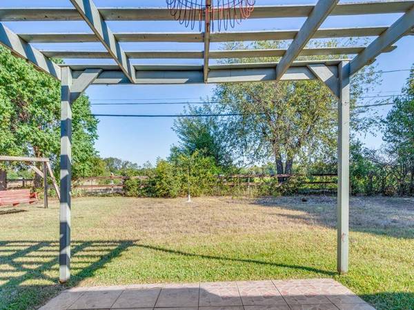 545 Chambers Creek Drive, Everman, TX 76140