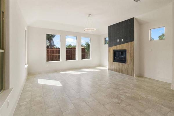 929 Ryed Lane, Fort Worth, TX 76120