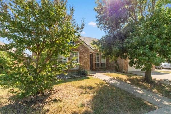 8304 Emerald Circle, North Richland Hills, TX 76180