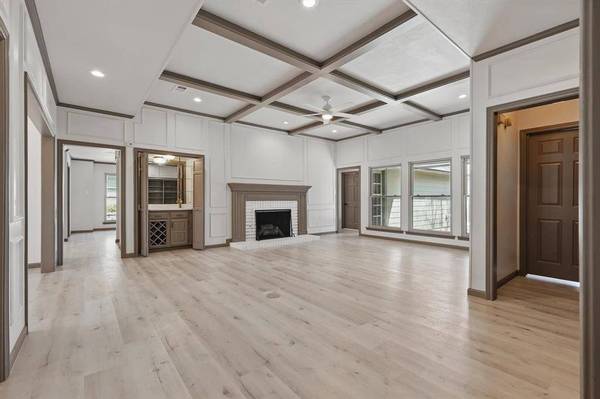 2107 Emerald Lake Drive, Arlington, TX 76013