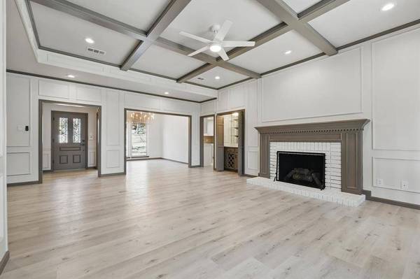 2107 Emerald Lake Drive, Arlington, TX 76013
