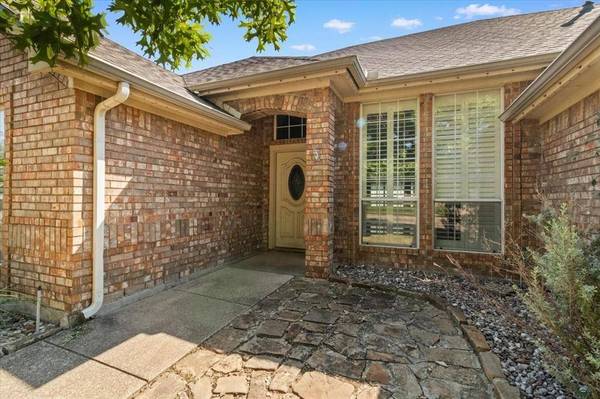 123 Garden Court E, Arlington, TX 76013