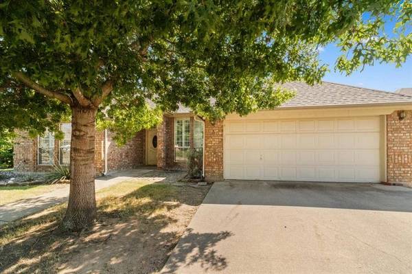 123 Garden Court E, Arlington, TX 76013