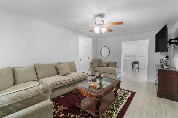 608 N East Street, Arlington, TX 76011